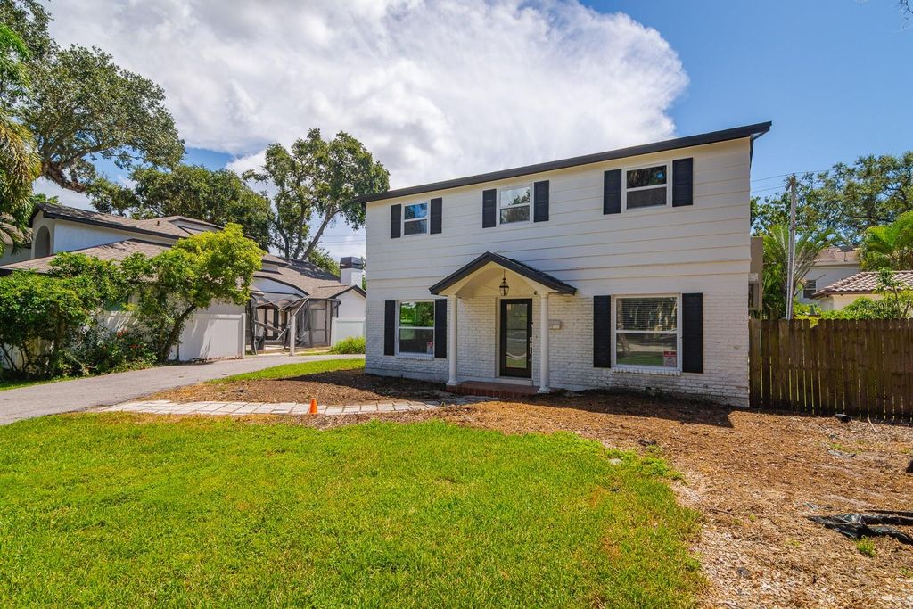 Photo of 4508 W Azeele Street, Tampa, FL 33609 (MLS # TB8424935)