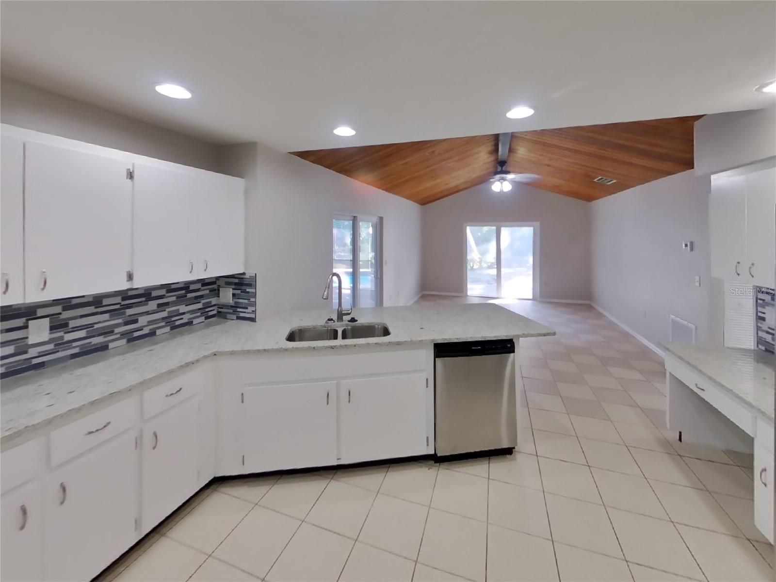 DESOTO LAKES COUNTRY CLUB COLONY 4 - Residential Lease