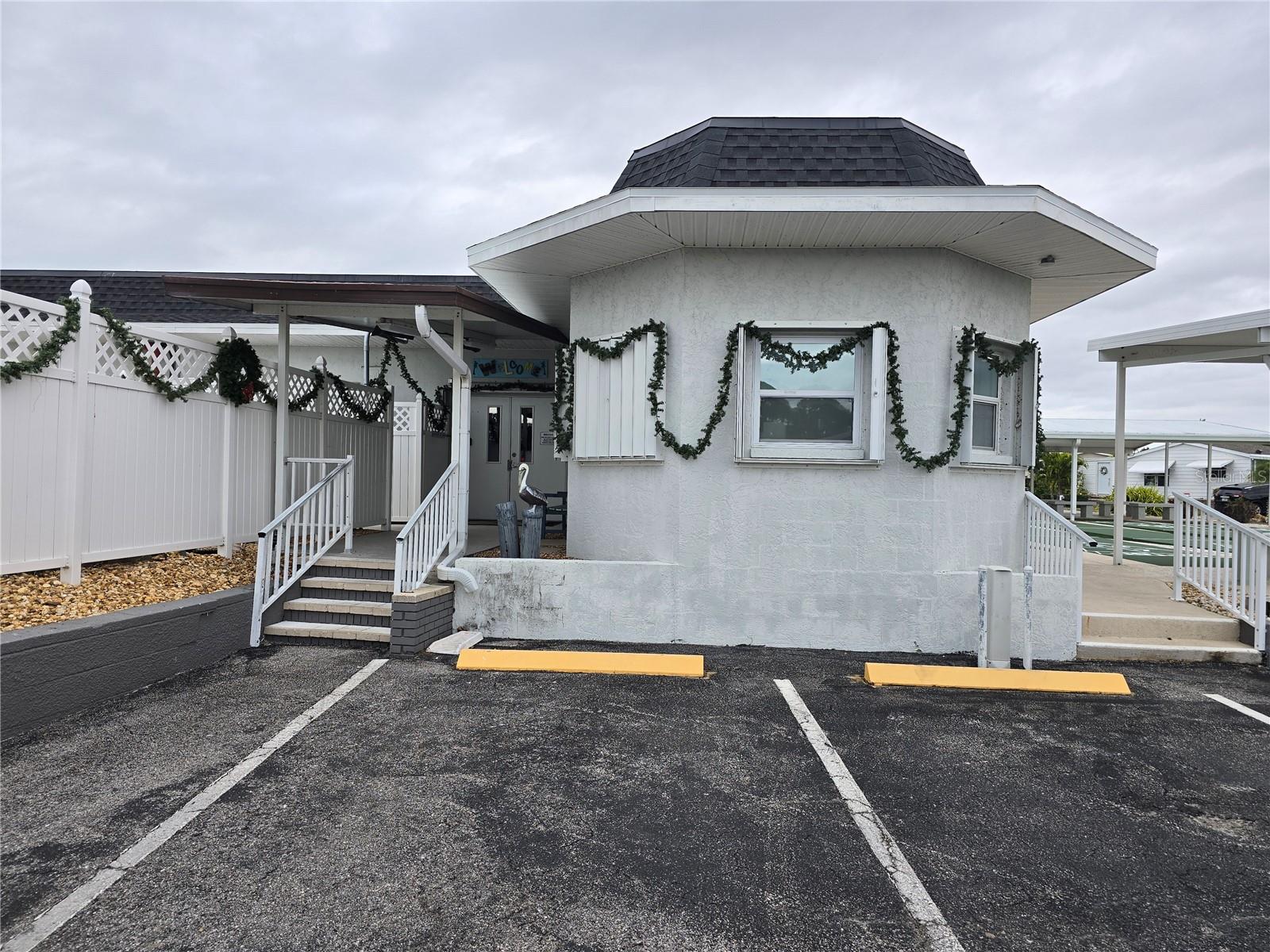 POLYNESIAN VILLAGE - Residential