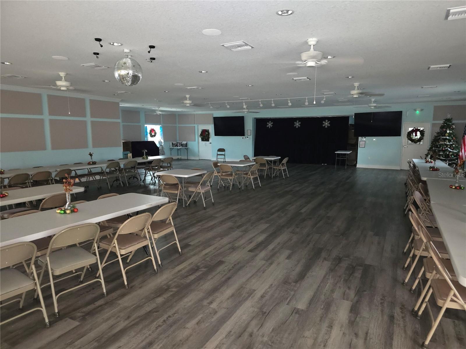 POLYNESIAN VILLAGE - Residential