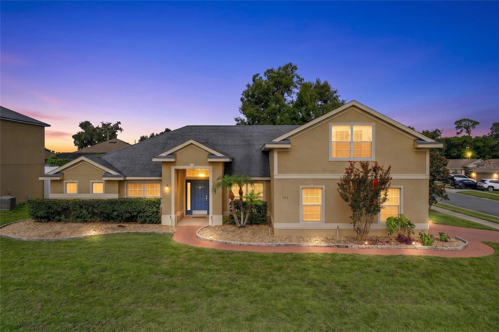 Photo of 301 Ashton Woods Lane, Leesburg, FL 34748 (MLS # G5116305)