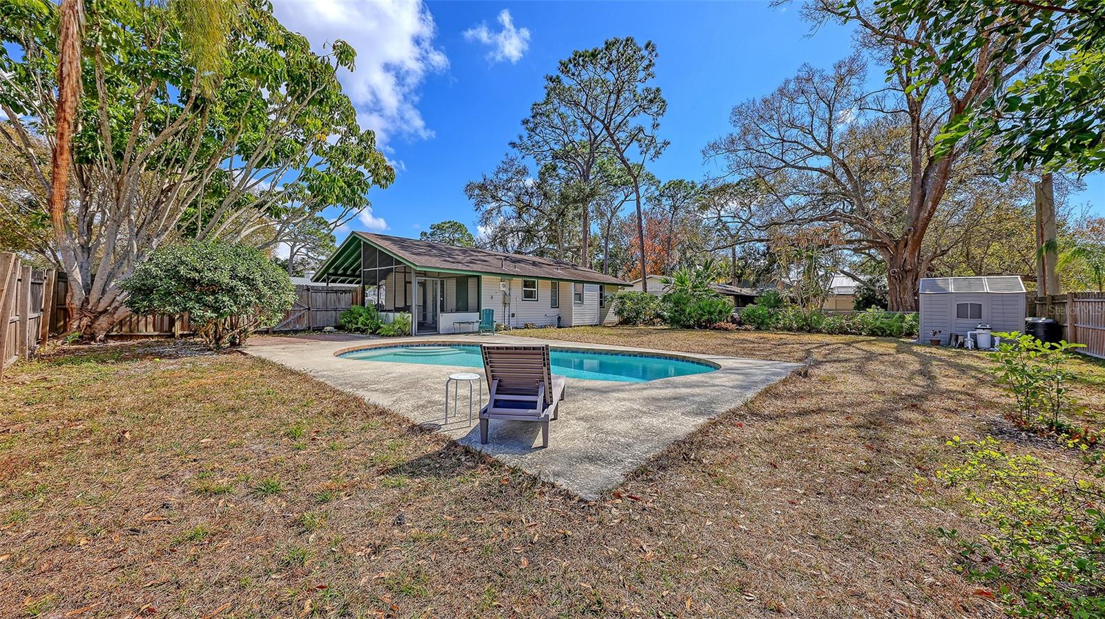 DE SOTO LAKES - Residential