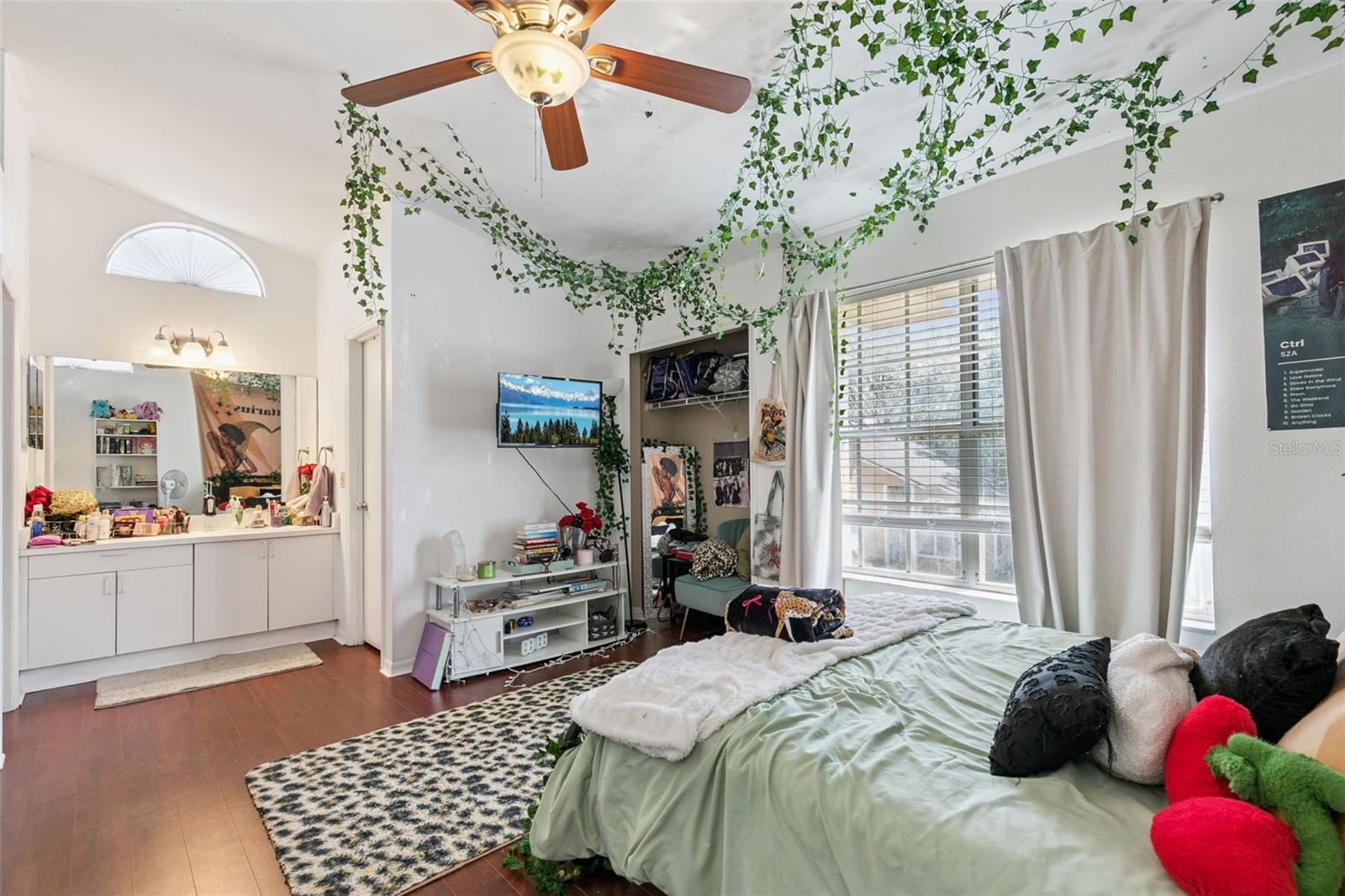 LAKEVIEW VILLAGE CONDO 14 - Residential