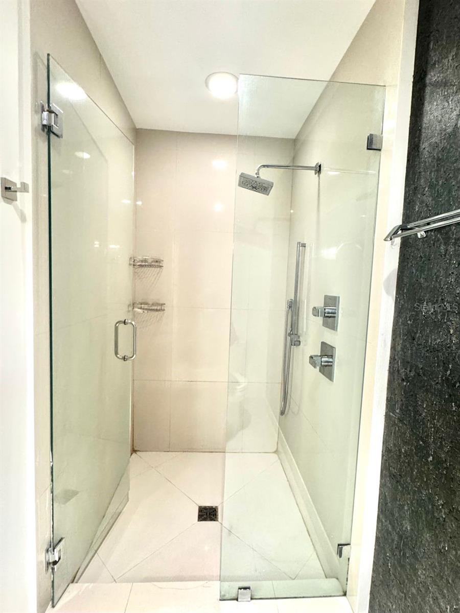 BAY HOUSE MIAMI - Residential