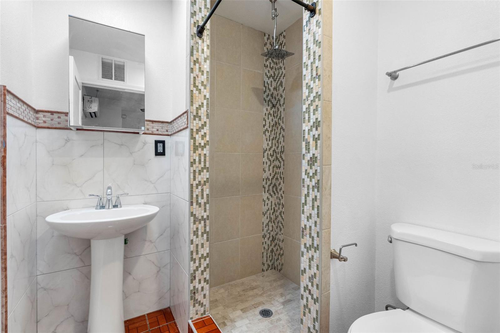 PINECREST VILLA ADD 1 - Residential