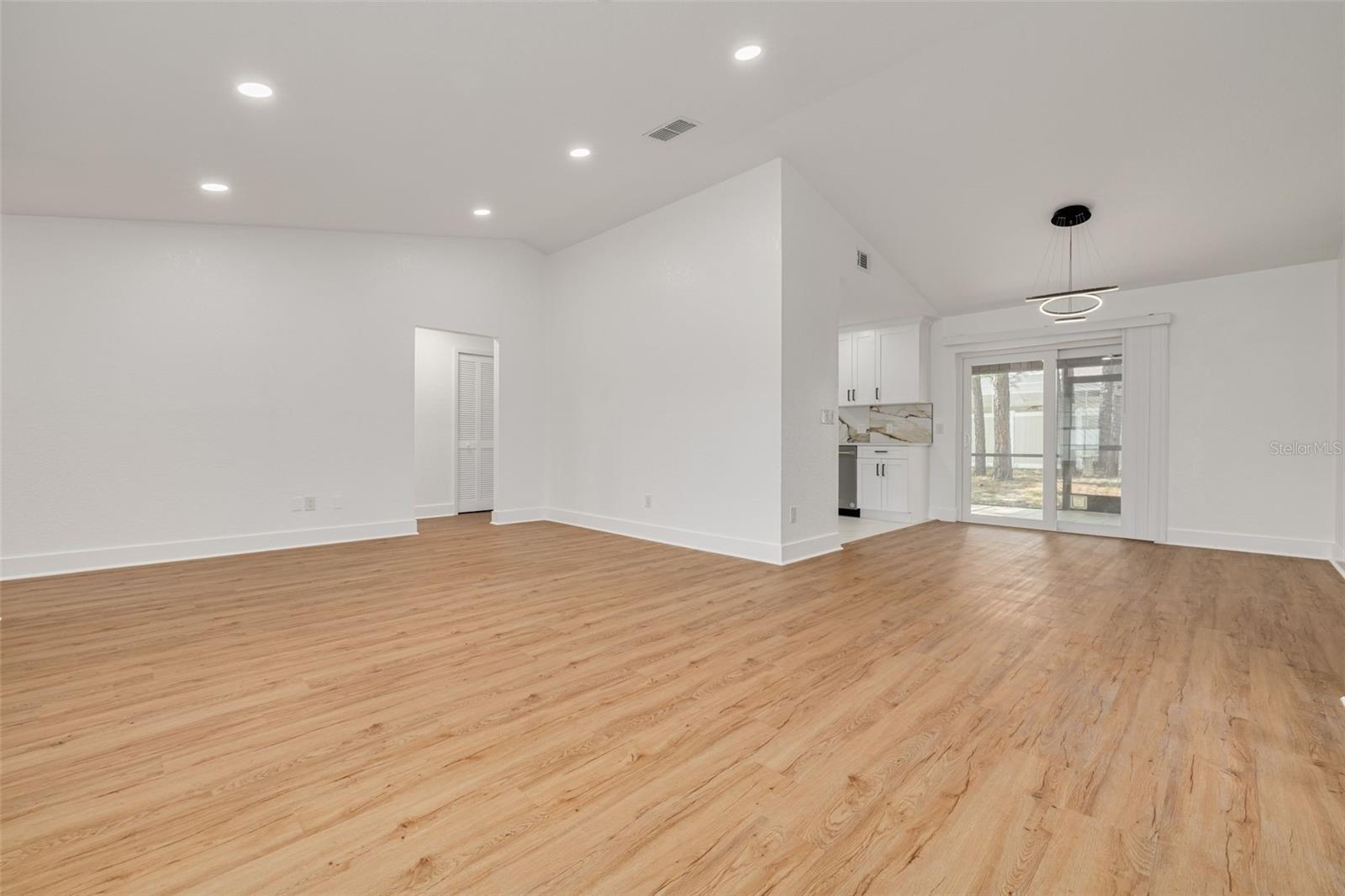 SPRING HILL - Residential