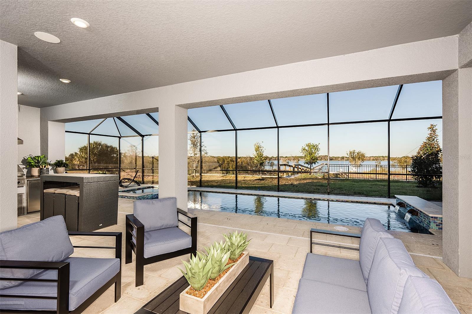 LOCHSIDE - Residential