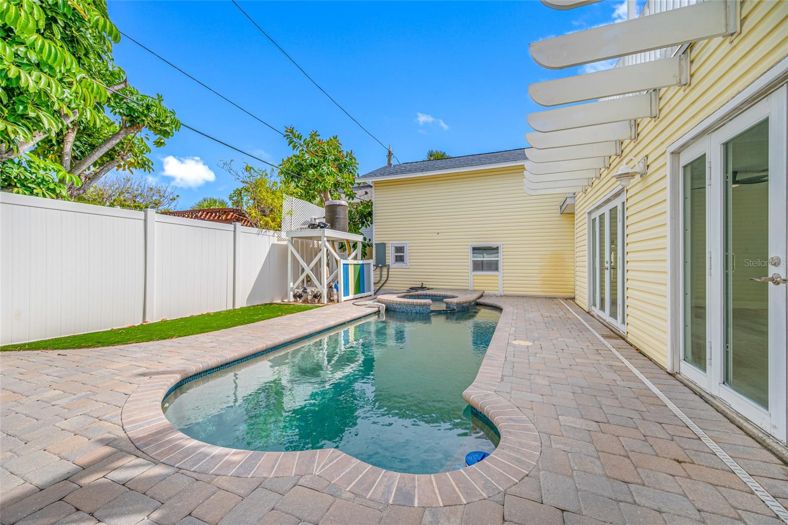 Casas a venda 2 - Jen Dantas 130 87TH AVENUE