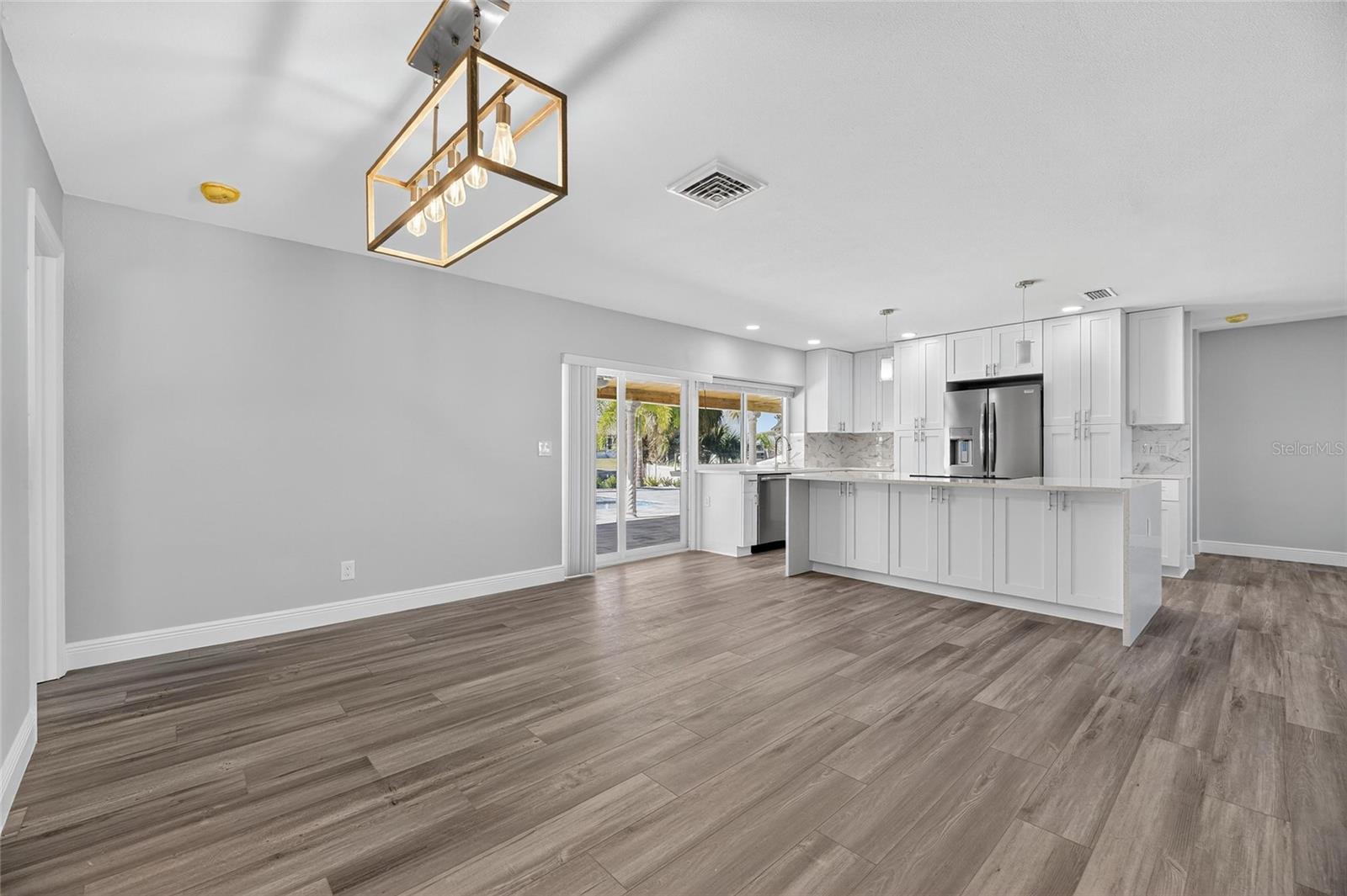 APOLLO BEACH UNIT 08 A RESUBDI - Residential Lease