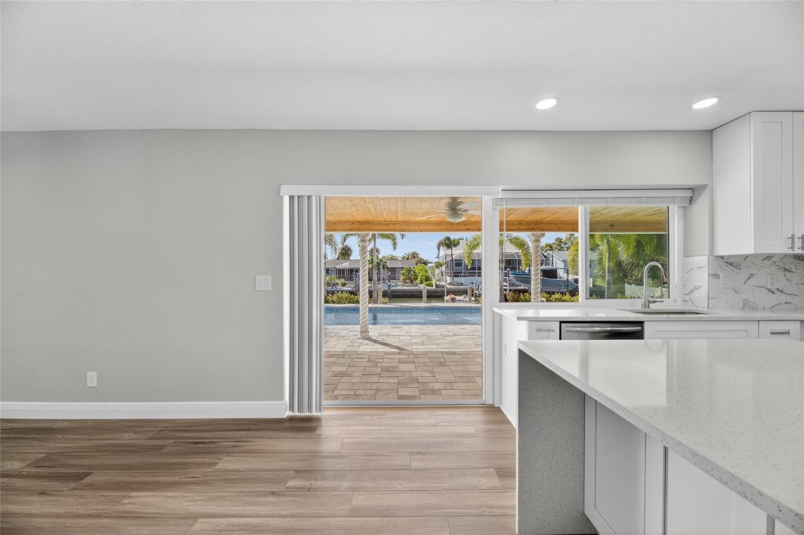 APOLLO BEACH UNIT 08 A RESUBDI - Residential Lease