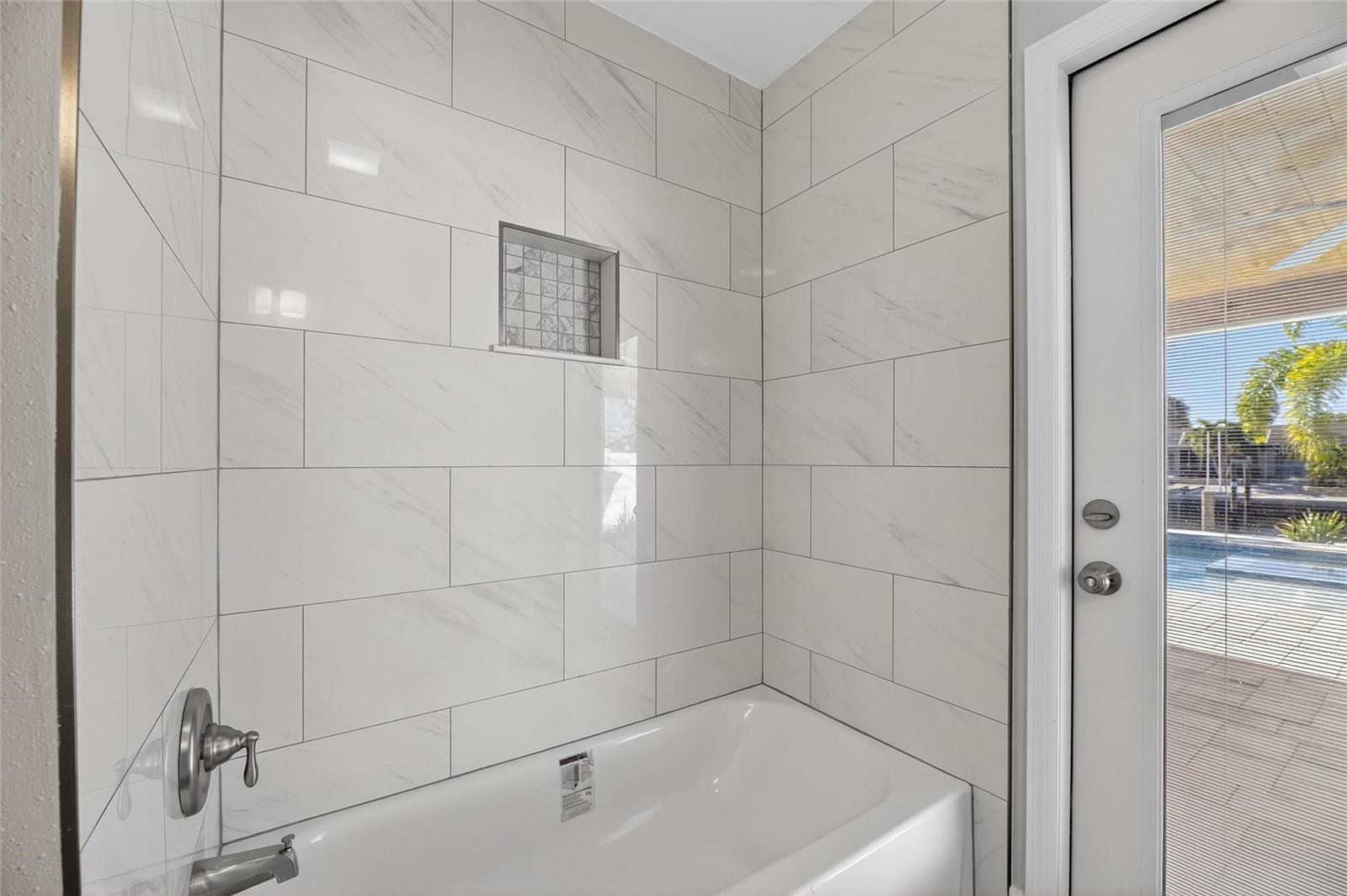 APOLLO BEACH UNIT 08 A RESUBDI - Residential Lease