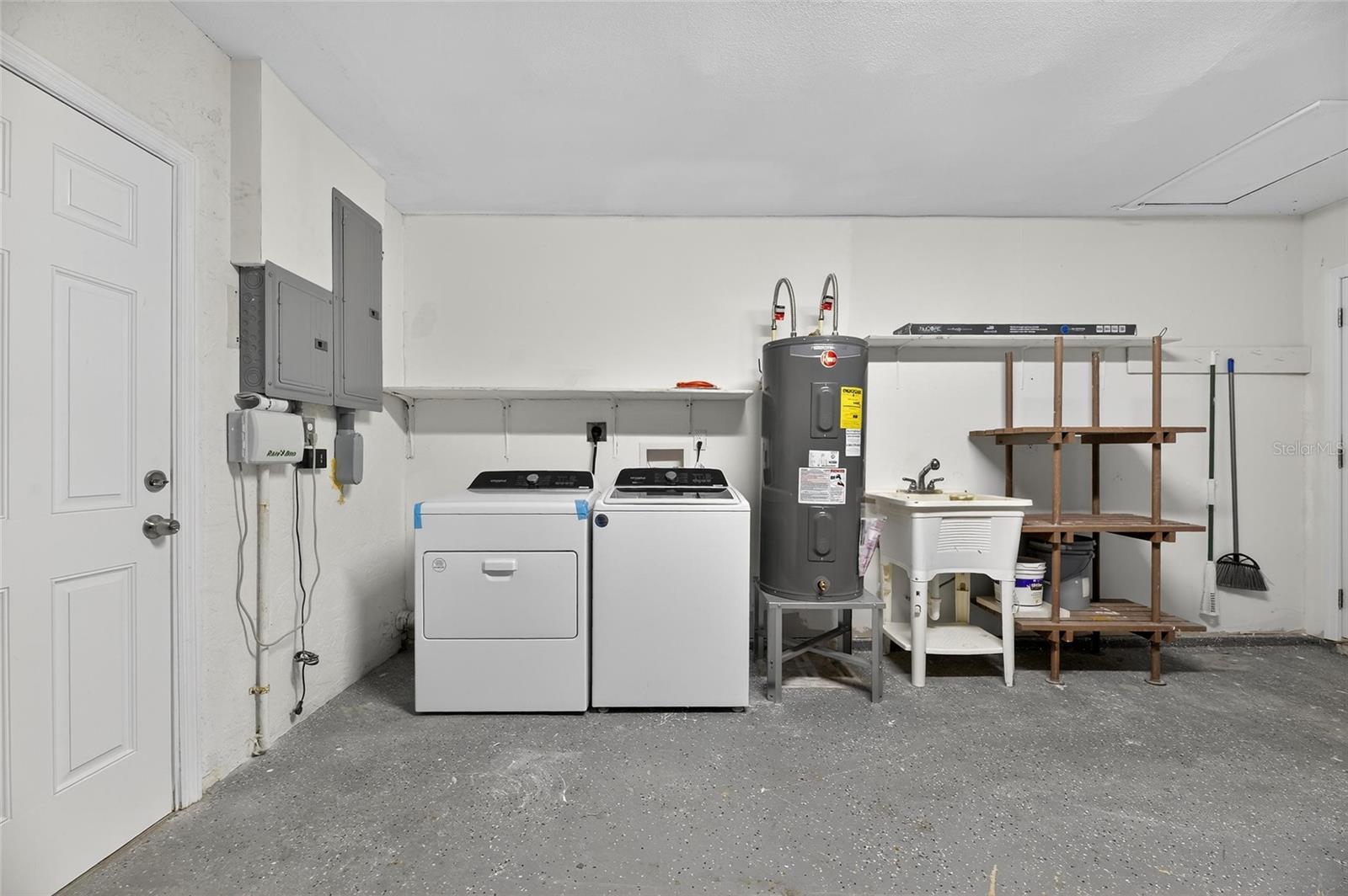 APOLLO BEACH UNIT 08 A RESUBDI - Residential Lease