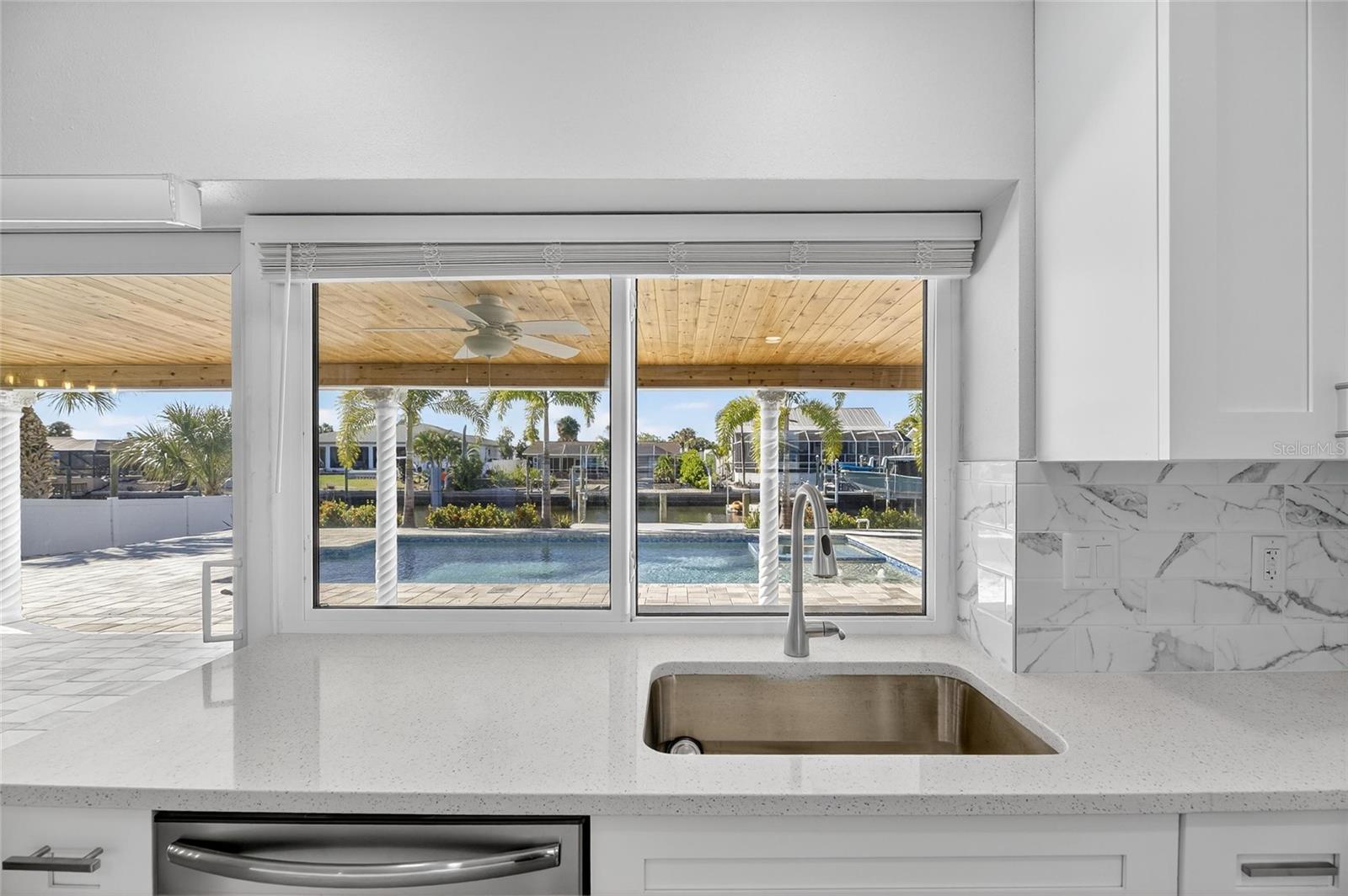 APOLLO BEACH UNIT 08 A RESUBDI - Residential Lease