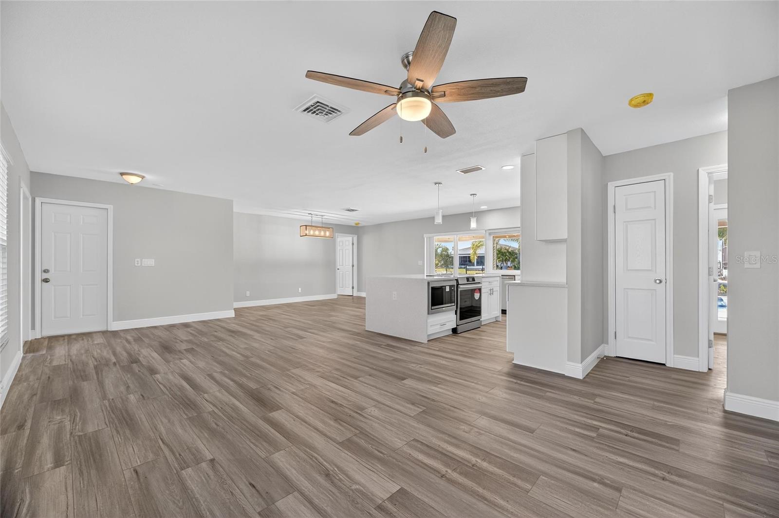 APOLLO BEACH UNIT 08 A RESUBDI - Residential Lease