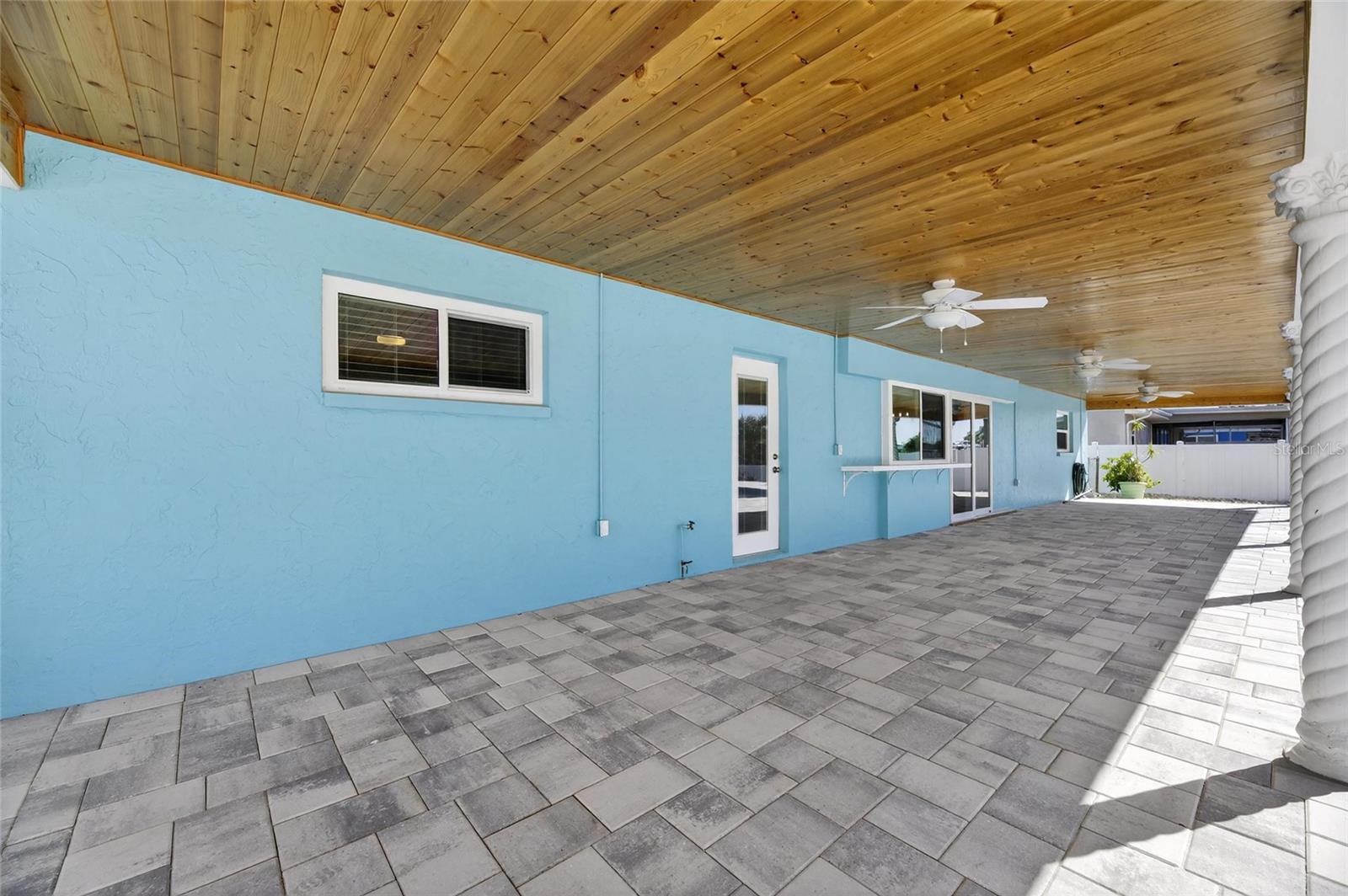 APOLLO BEACH UNIT 08 A RESUBDI - Residential Lease