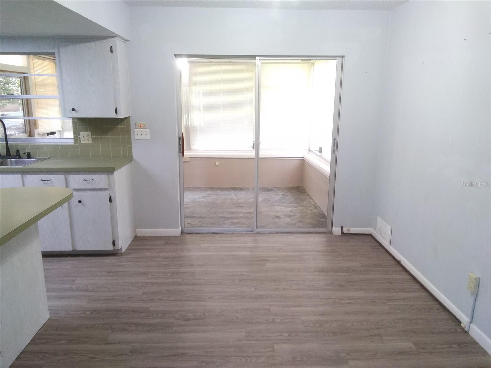 VILLAGE GREEN UNIT 01 - Residential Lease