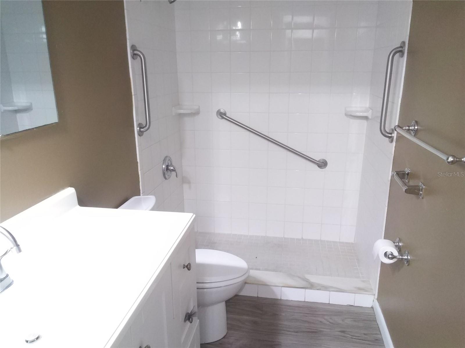 VILLAGE GREEN UNIT 01 - Residential Lease