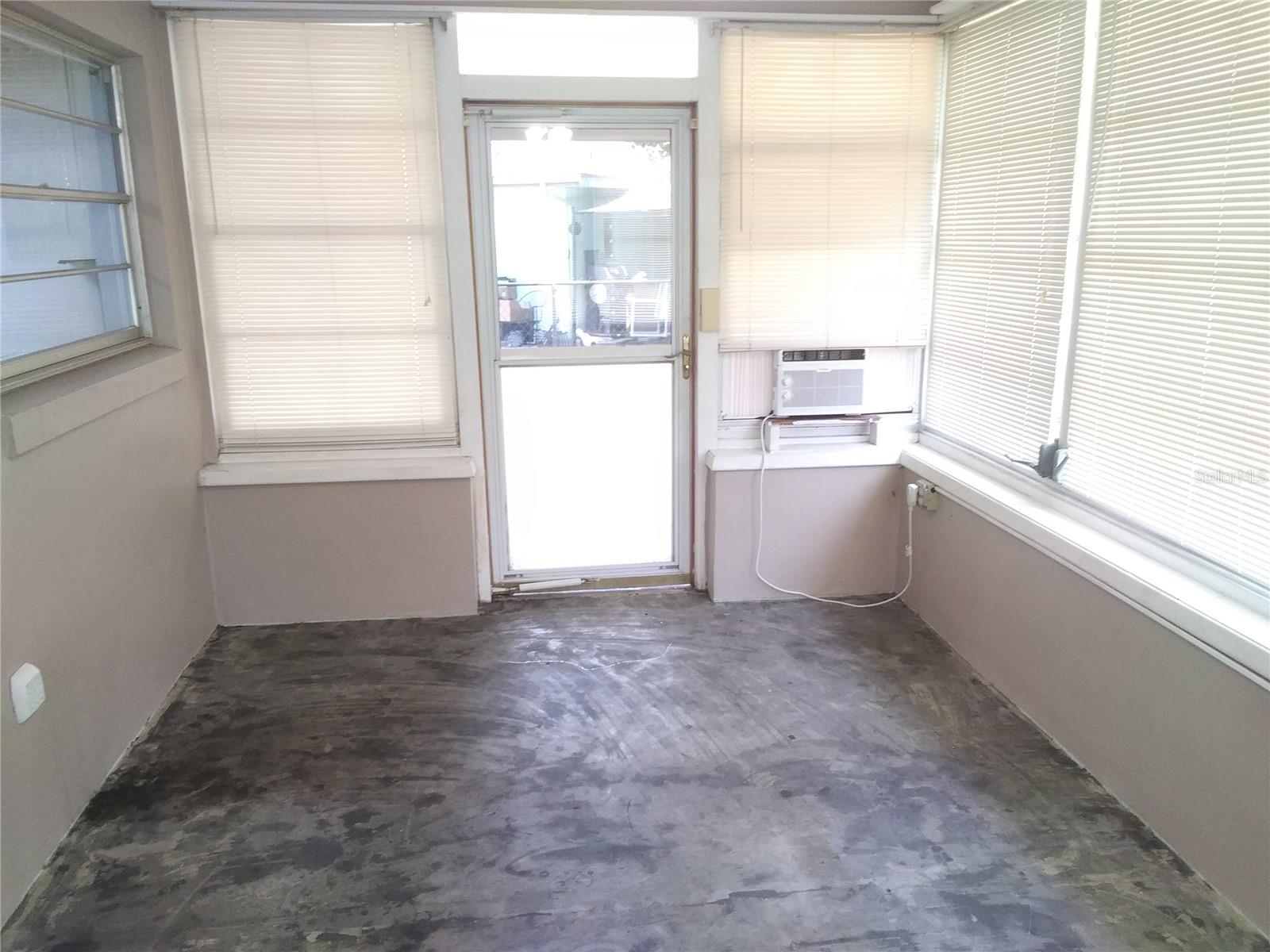 VILLAGE GREEN UNIT 01 - Residential Lease