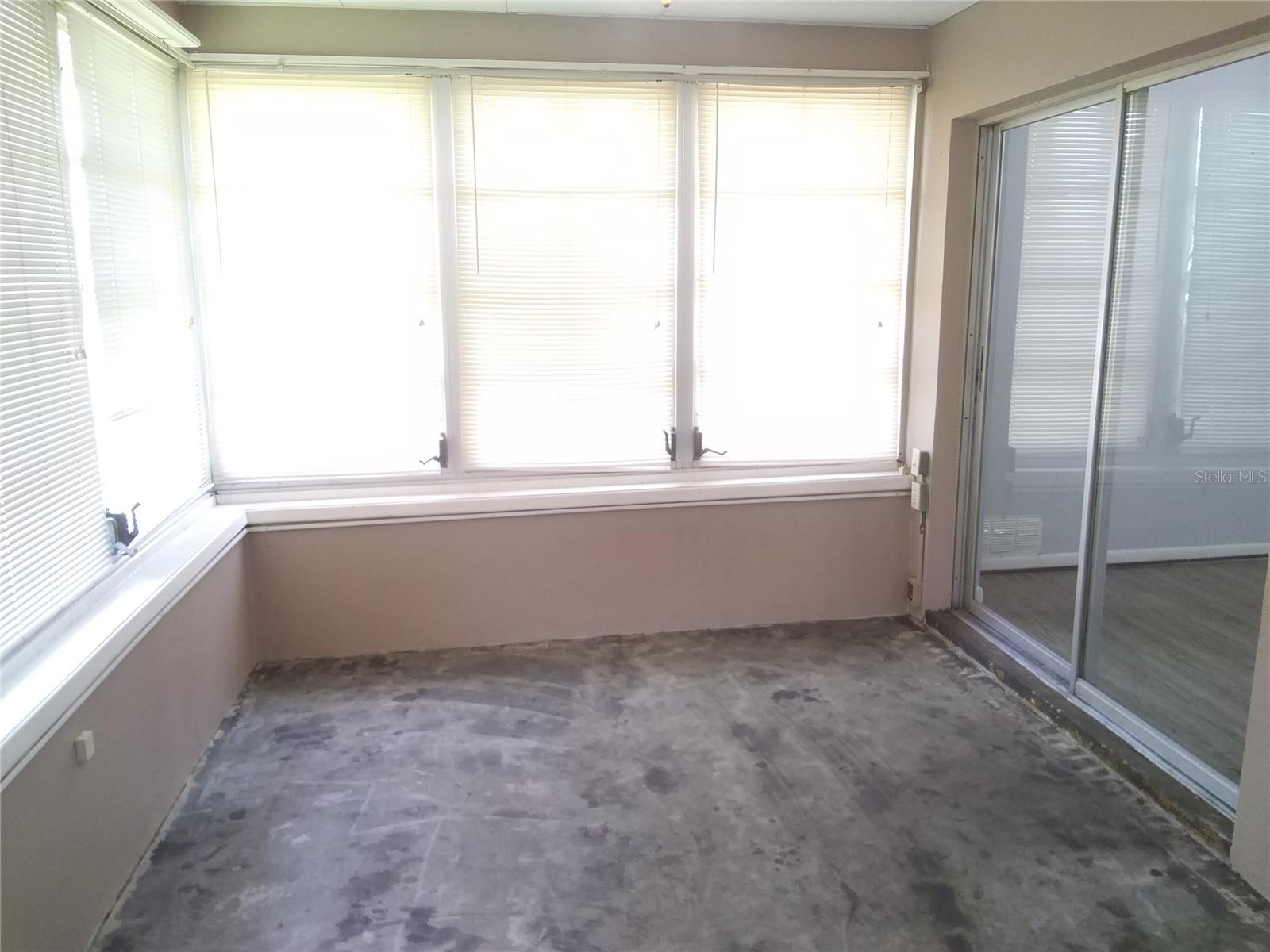 VILLAGE GREEN UNIT 01 - Residential Lease