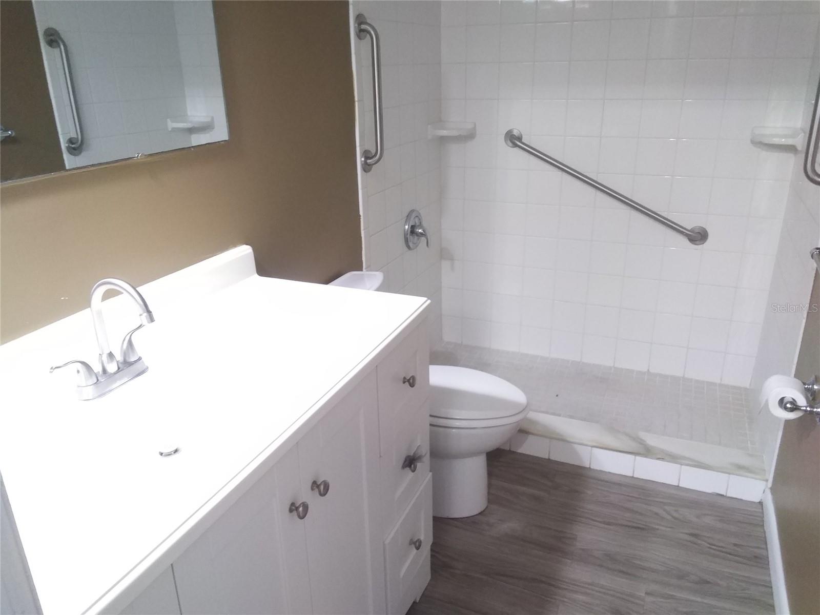 VILLAGE GREEN UNIT 01 - Residential Lease