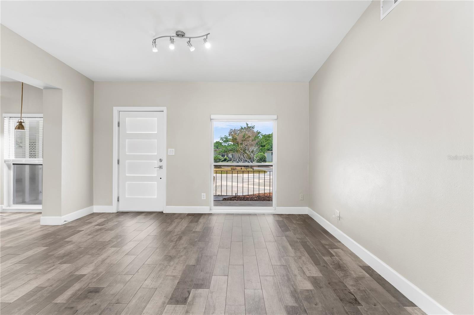 DOVER SHORES FOURTH ADD - Residential