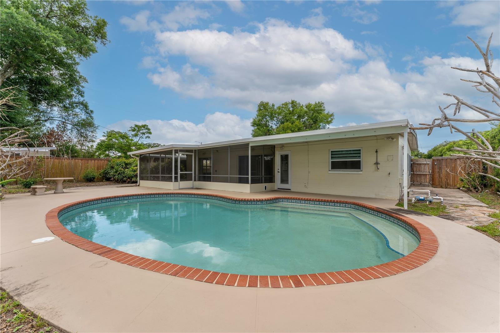 DOVER SHORES FOURTH ADD - Residential