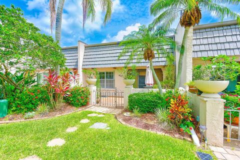 A home in SEMINOLE