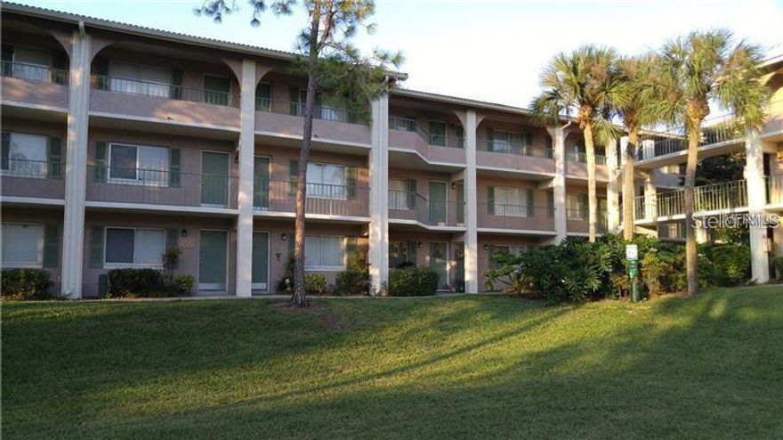 Great For Investors!Very nice 1 Bedroom Condo. Refrigerator, Gas Range, Dishwasher. Located in the heart of Altamonte Springs, just 10 minutes from Winter Park and 15 minutes from Downtown Orlando. Walk to the Mall, Movies, Shopping & recreation of Crane's Roost Park. Great for investors!