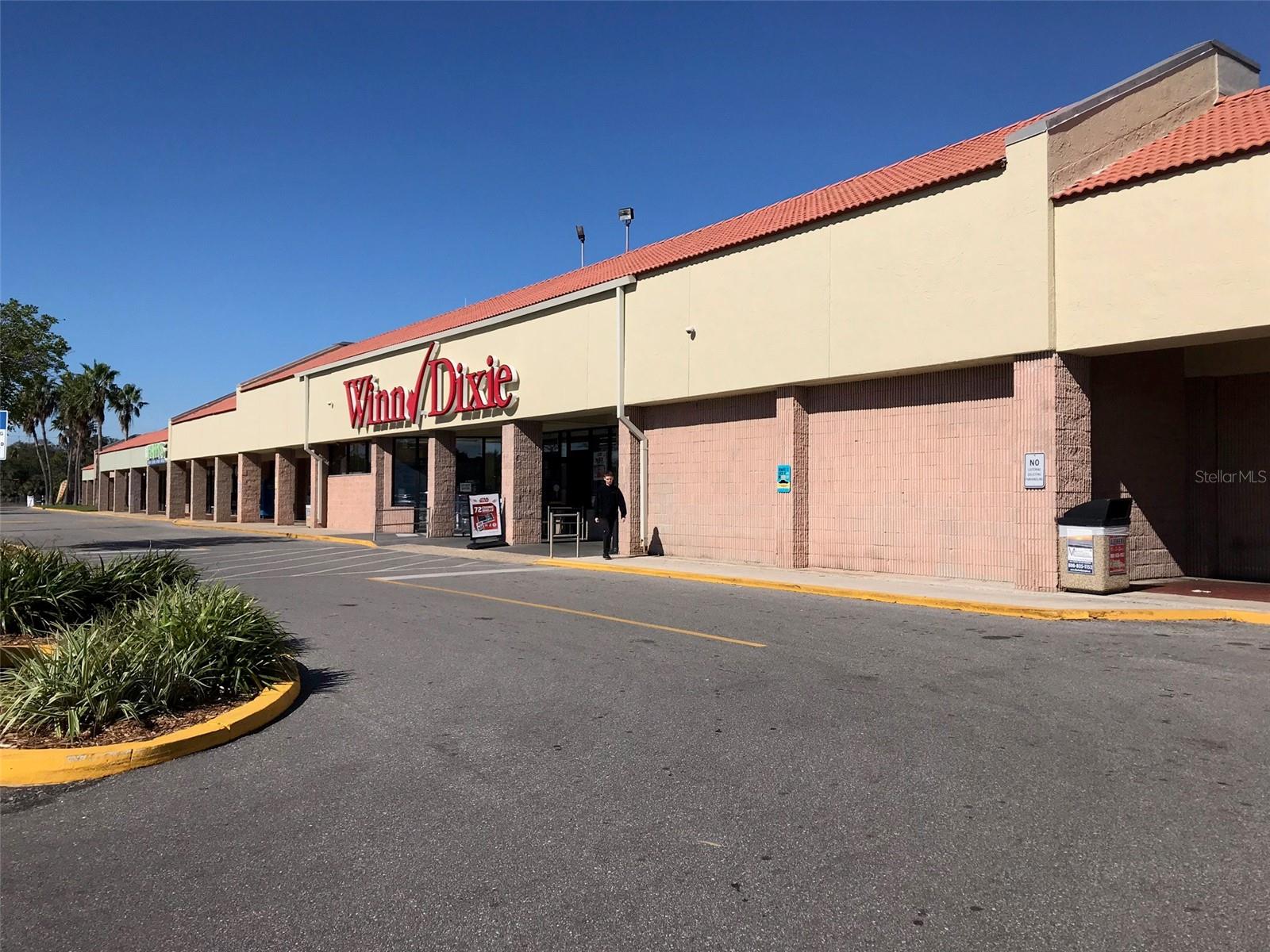 PINELLAS PLACE SUB - Commercial Lease