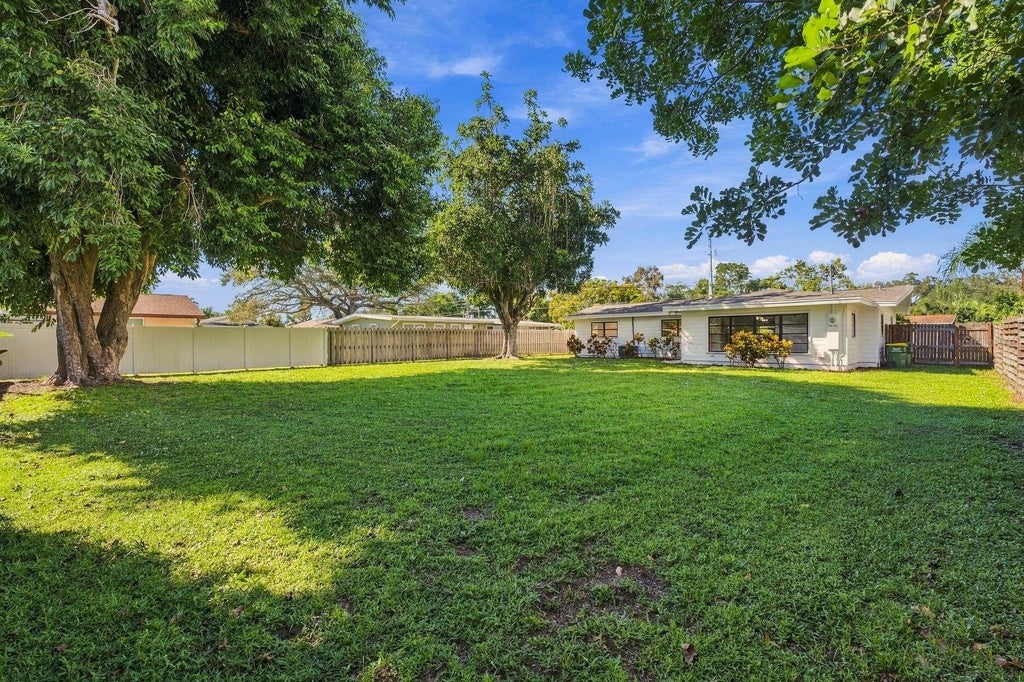 Photo of 3030 Courtland Street, Sarasota, FL 34237 (MLS # A4706971)
