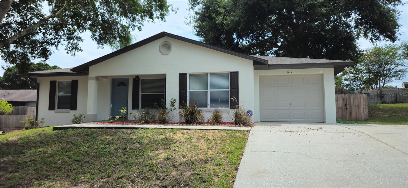 Nice 3 bedroom home close to downtown Tavares and Seaplane City lakefront. This 2003 concrete block home sits on a cul-de-sac lot with a fully fenced yard. This super clean home is ready for new first-time homebuyers or investors. NO HOA DUES!
