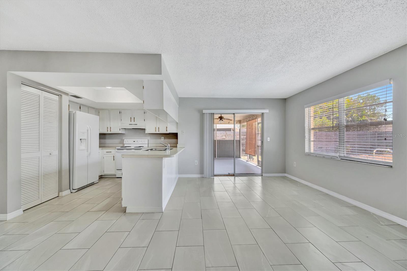 LAKE SARASOTA - Residential