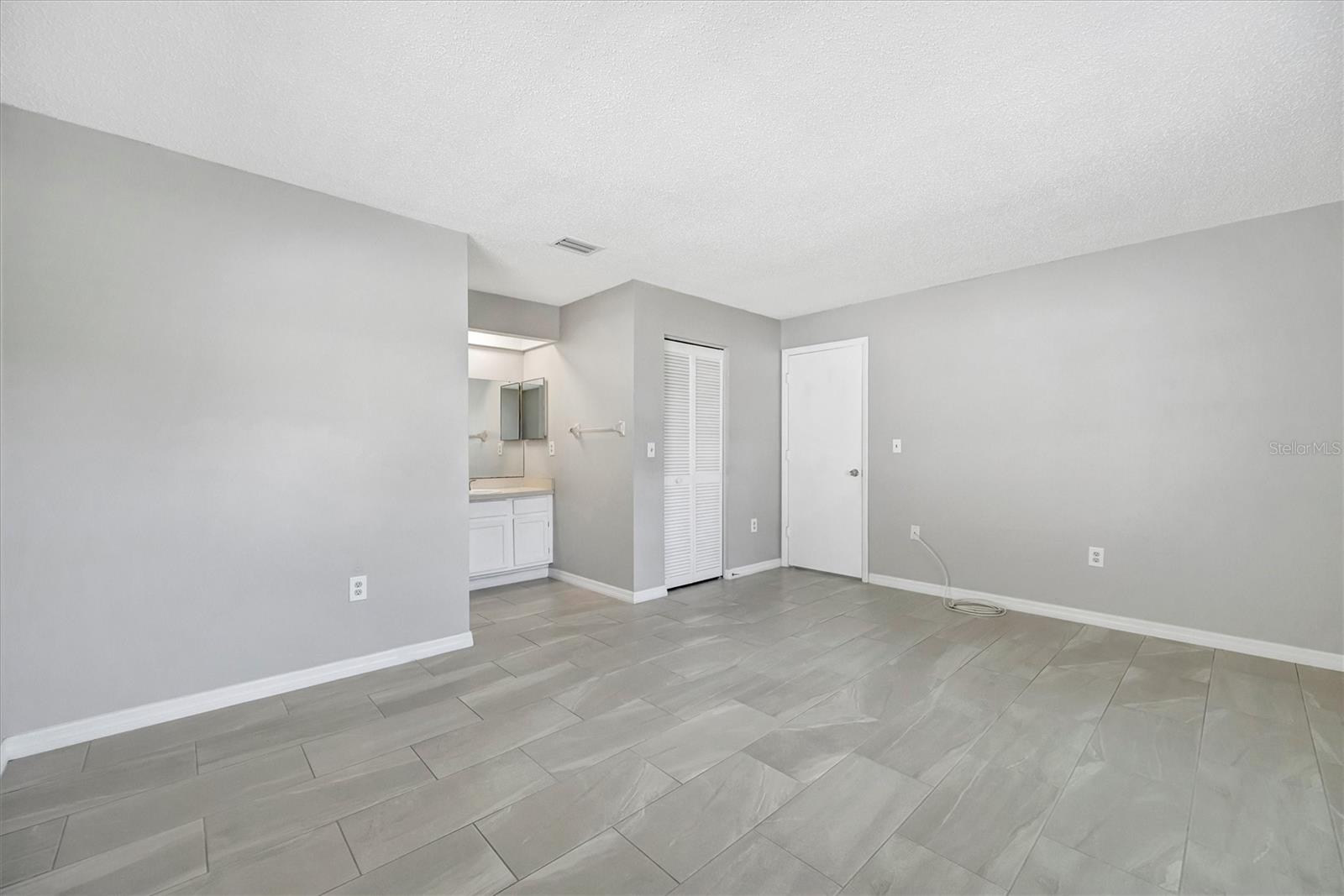 LAKE SARASOTA - Residential