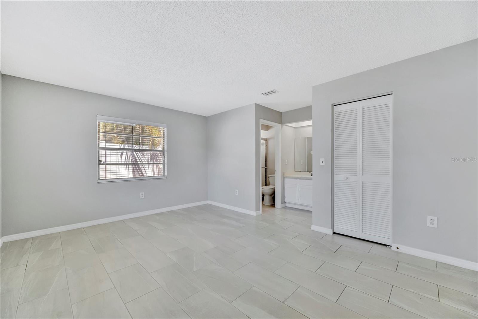 LAKE SARASOTA - Residential