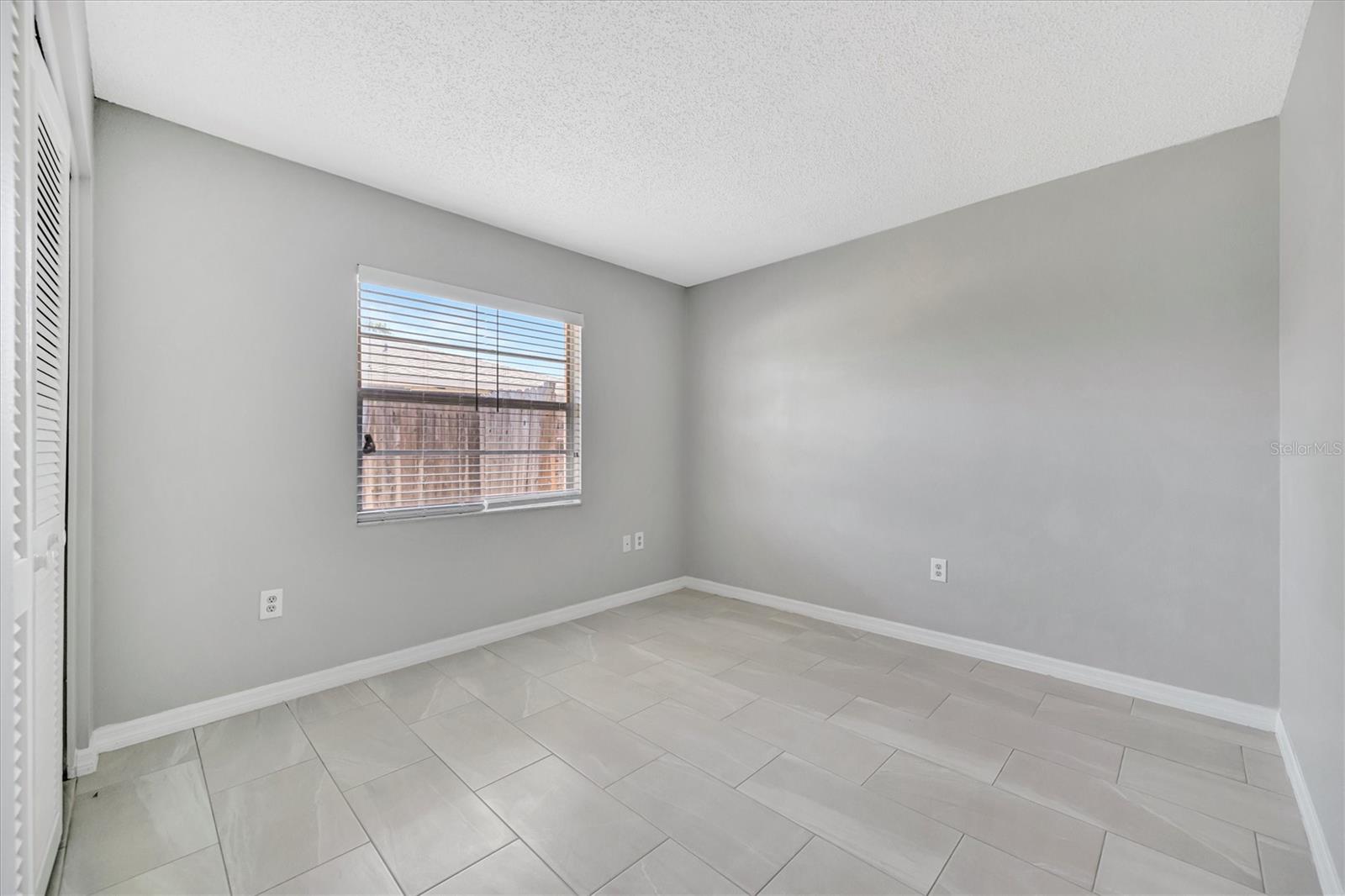 LAKE SARASOTA - Residential