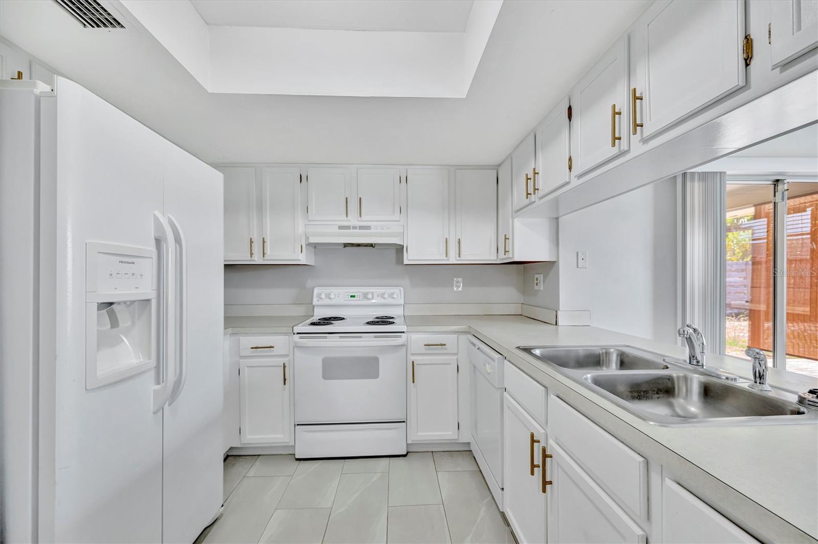 LAKE SARASOTA - Residential