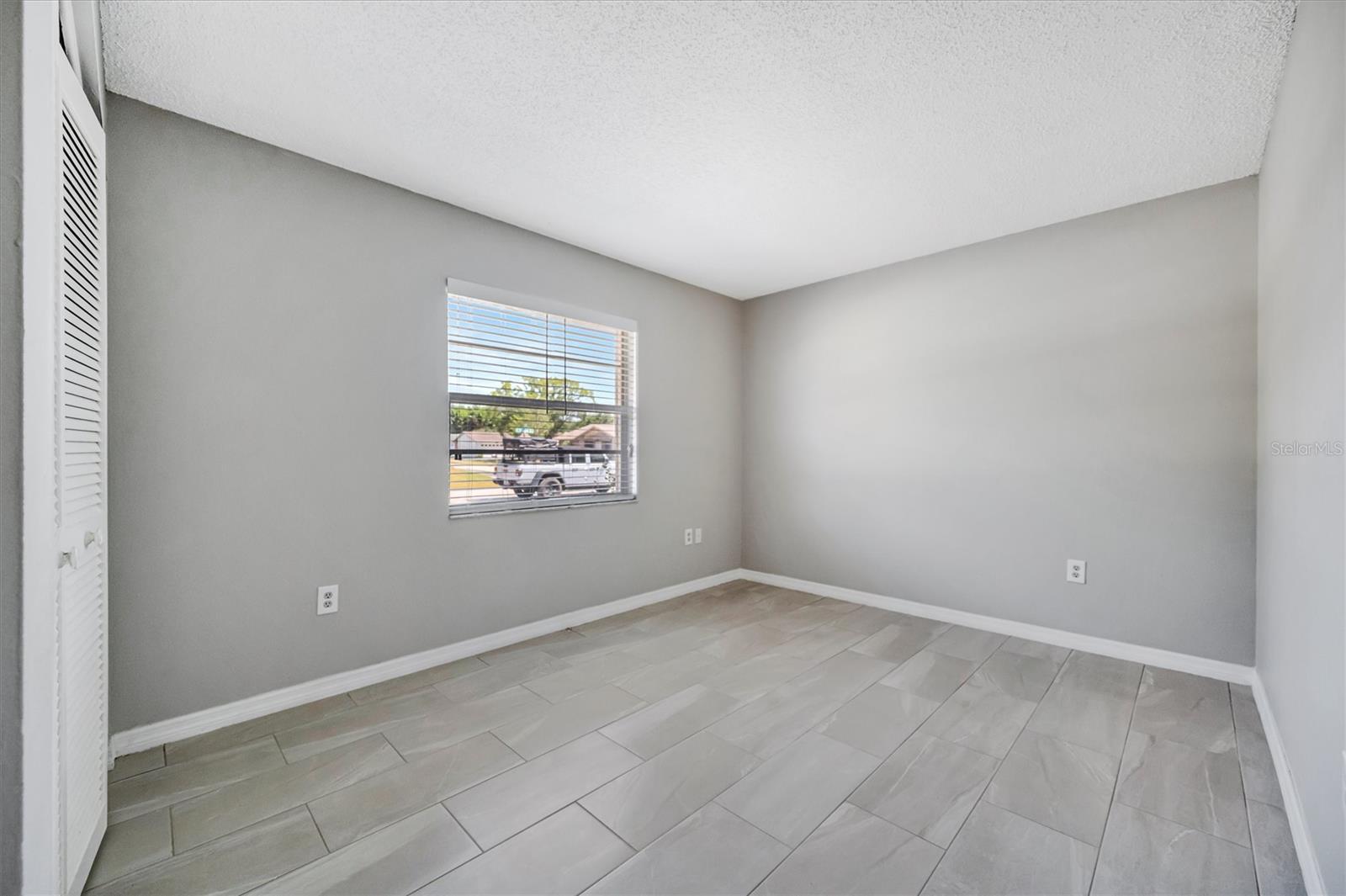 LAKE SARASOTA - Residential