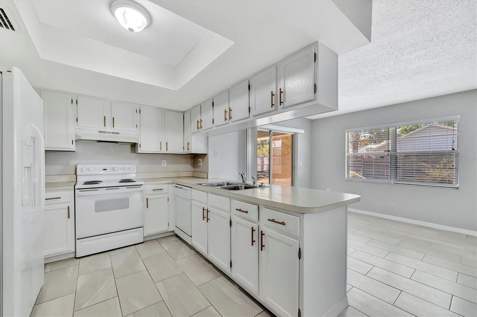 LAKE SARASOTA - Residential