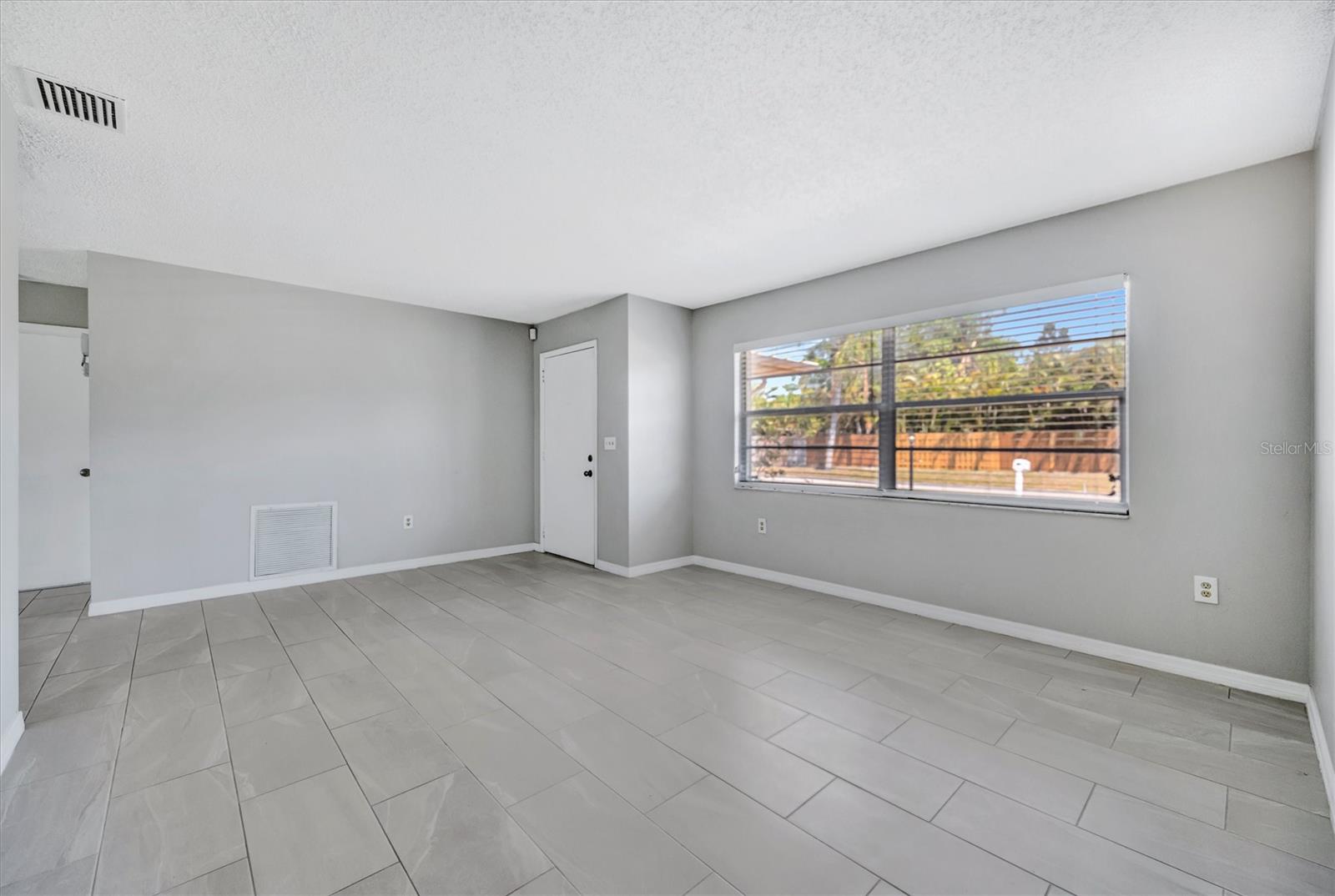 LAKE SARASOTA - Residential