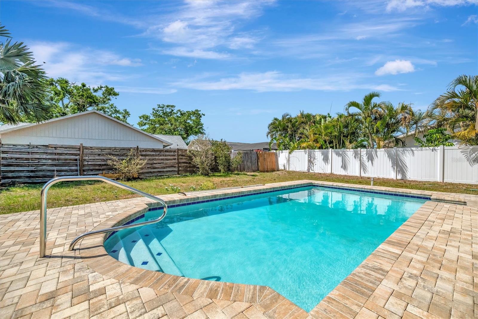 LAKE SARASOTA - Residential