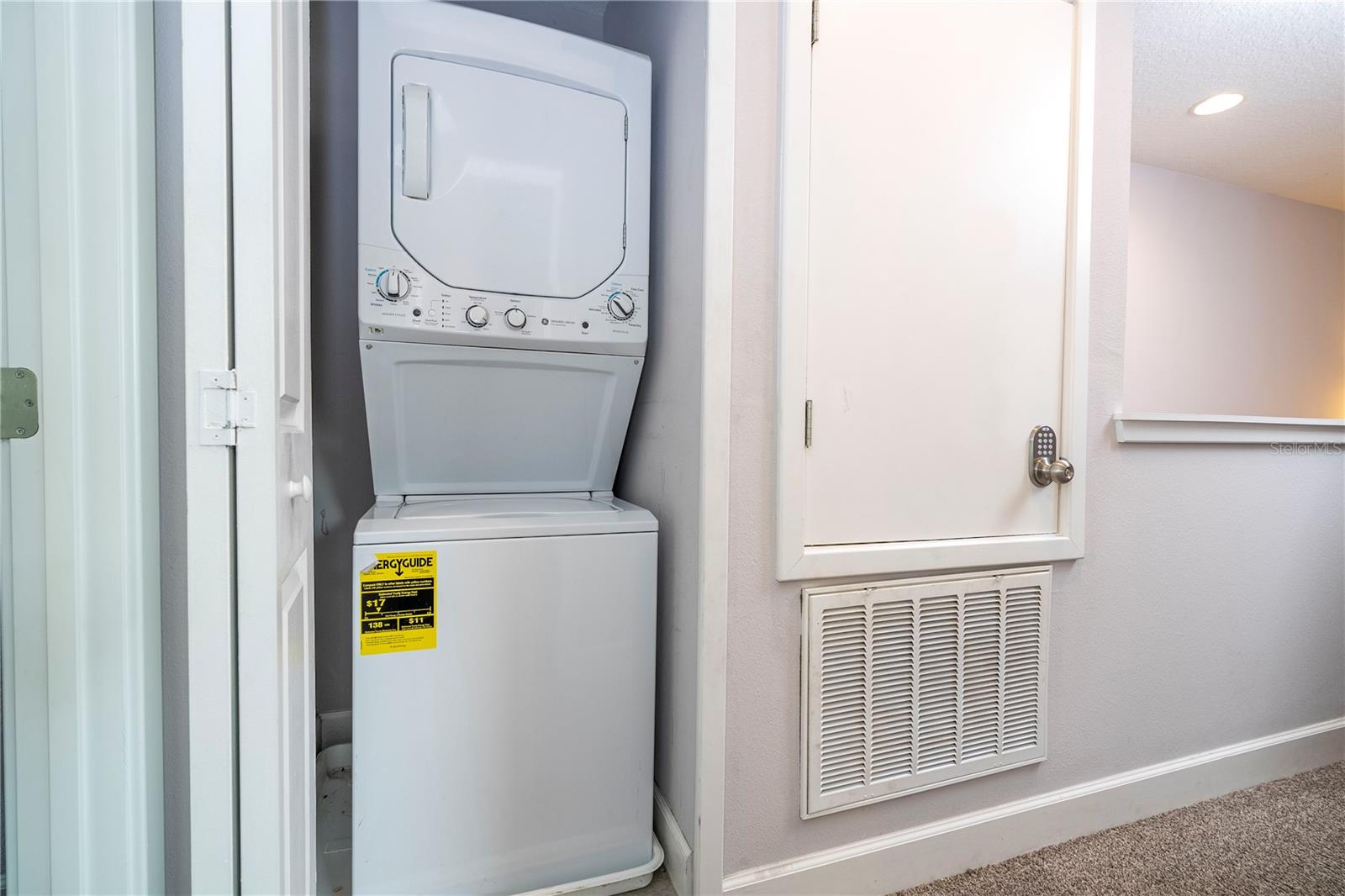 TERRA ESMERALDA TWNHMS - Residential Lease