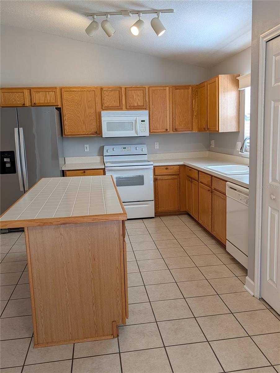 WAVERLEE WOODS UNIT 3 - Residential Lease