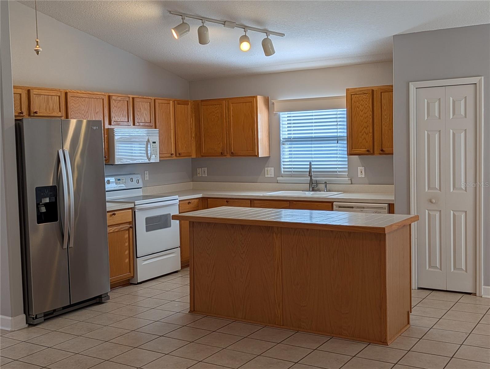 WAVERLEE WOODS UNIT 3 - Residential Lease