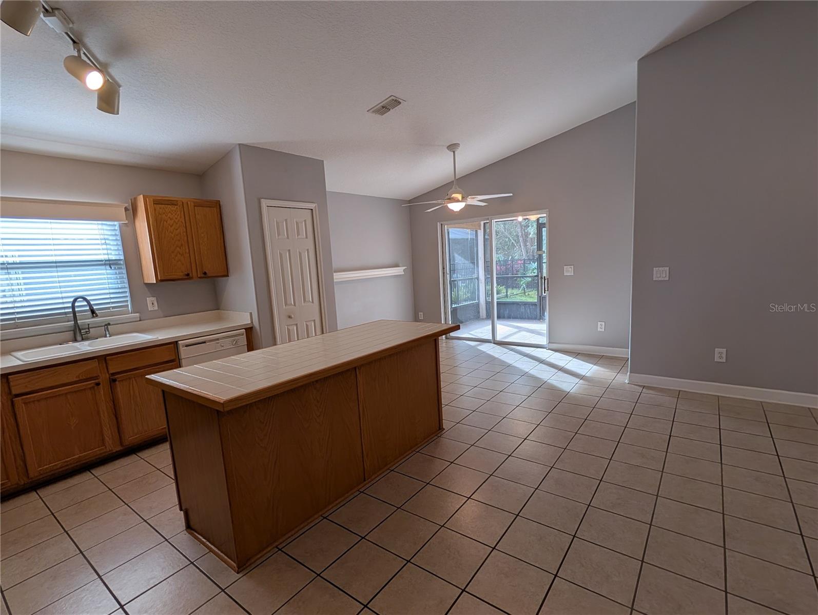 WAVERLEE WOODS UNIT 3 - Residential Lease