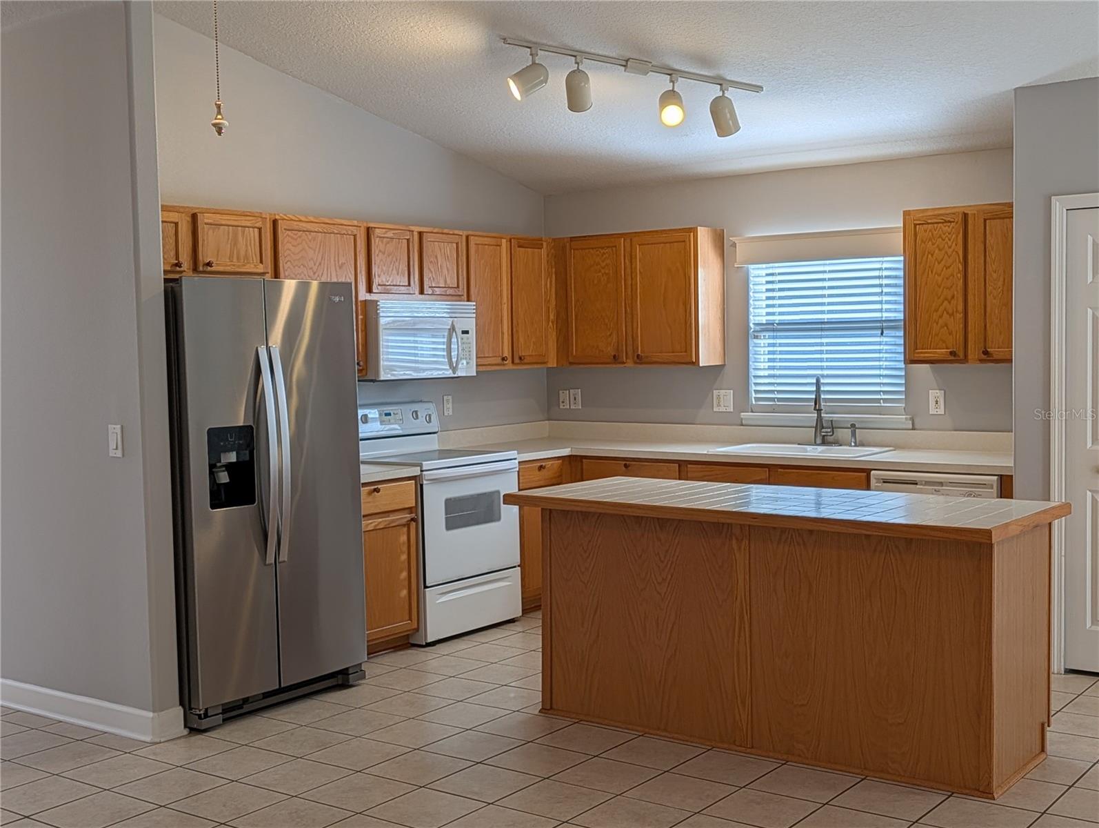 WAVERLEE WOODS UNIT 3 - Residential Lease