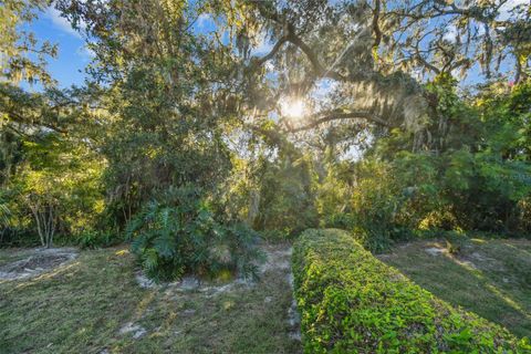 A home in LAKELAND