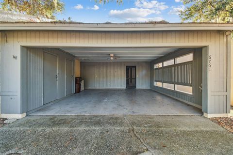 A home in LAKELAND