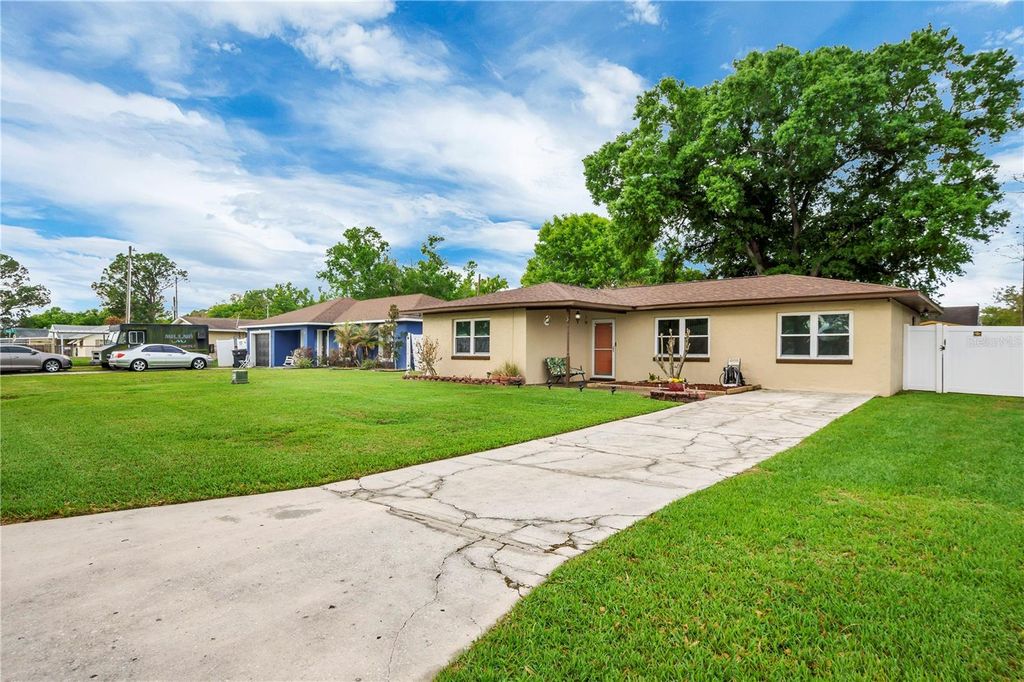 Photo of 603 Sidney Circle, Winter Haven, FL 33880 (MLS # P4938186)