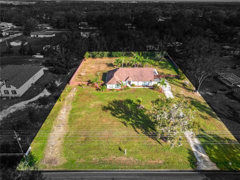 A home in LAKELAND