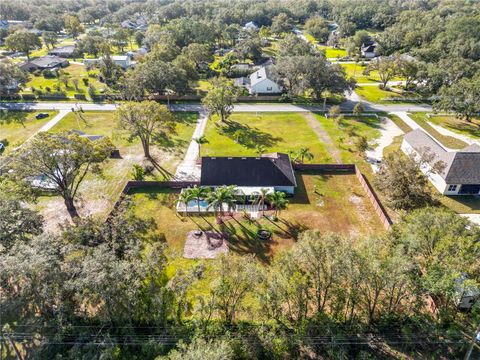 A home in LAKELAND